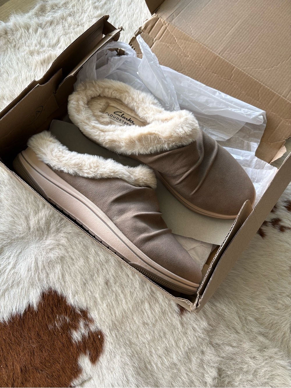 NEW in box: Clarks Cloudsteppers Breeze Willow clogs in dark taupe